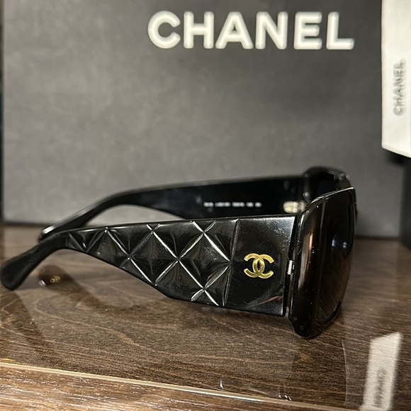 Chanel Vintage Black Quilt Shield CC Logo Sunglasses 5019 - Picture 12 of 16